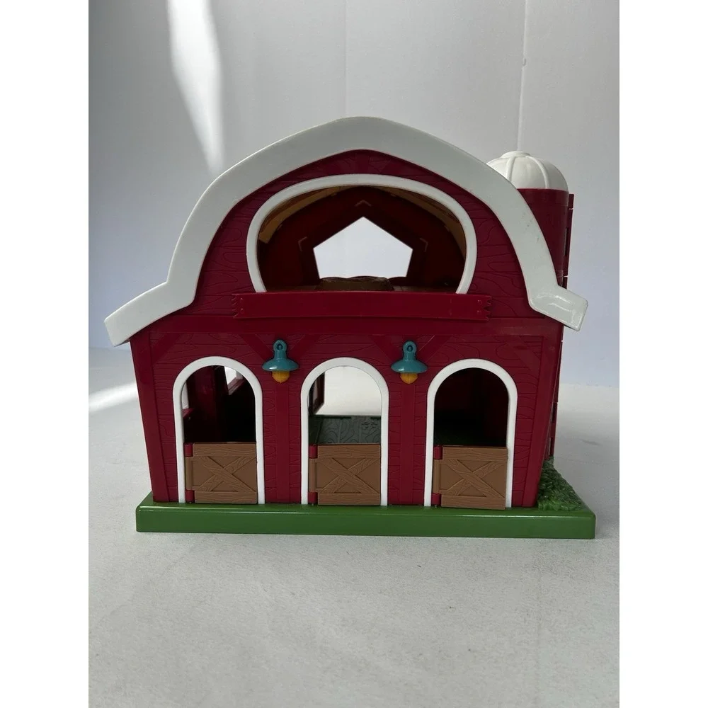 Vintage Fisher Price Hinged Red Barn Little People Farm W/Farmer & 5 Animals